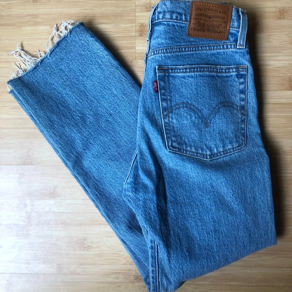 Levi's Wedgie Straight, Size 25